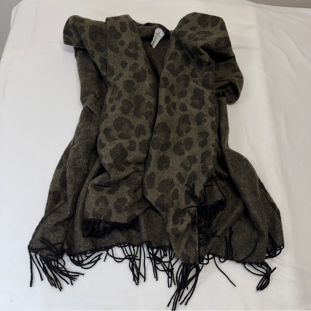 NWOT Woolrich Leopard Poncho Wrap Blanket with Fringe, Cozy Winter Shawl, Brown
